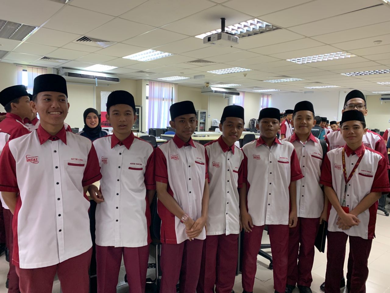 Lawatan Sekolah imtiaz ke UTHM